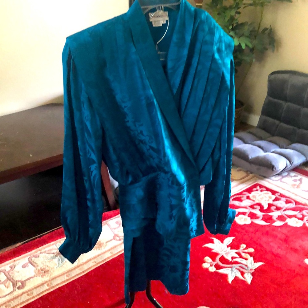 Totally epic teal 100% silk vintage fitted jacket skirt set